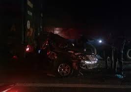 Seorang pelajar institusi pengajian tinggi swasta (ipts) lmaut manakala dua cedera selepas sebuah kereta mewah jenis audi terbabas lalu terlanggar sebuah lari ayam di kilometer 178.5 lebuhraya utara selatan, arah selatan dekat bagan serai, perak hari ini. Ibu Dan Anak 8 Bulan Antara Mangsa Kemalangan Maut Treler Kereta