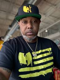 Troy Oneil's Instagram, Twitter & Facebook