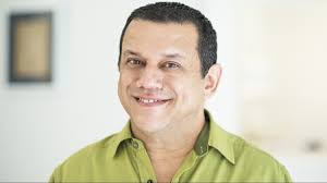 Emilio Lovera junto a otros comediantes venezolanos invitan al espectáculo  "Por amor a Norah" en Chacao