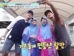 Yoo jaesuk will not be tagging along the tour this time. he added, the fan meeting titled 'running man live 2017' will begin in taiwan and they will be touring in other cities such as macao, thailand, singapore, malaysia and hongkong, 6 cities in total. Peserta Running Man Terkejut Lihat Ibunya Mengenakan Hijab Murai My