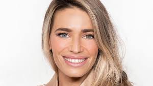 Flora González, presentadora de 'El Tiempo', anuncia que se casa con su  novio