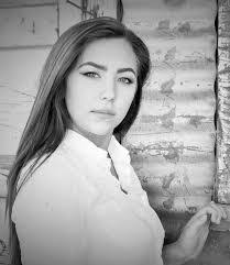 Amanda Hobbs's Instagram, Twitter & Facebook