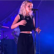 Paramore In Phoenix Arizona At Comerica Theatre 09 27 17 Paramore Hayley Williams Hayley Williams Style Hayley Williams