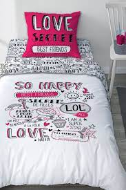Cette catégorie fait la part belle aux parures housse de couette décorées qui créeront une ambiance tendance dans votre. Tendance Chambre Ado Fille Girly Secret Girl Parure De Lit Ado Housse De Couette Ado Housse De Couette Noir