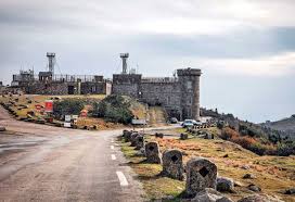268m ☀ le département de l'ardèche est au carrefour de plusieurs climats : Mont Aigoual La Derniere Station Meteo De France Sur Le Point De Disparaitre