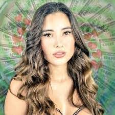 Nicollette Walker's Instagram, Twitter & Facebook