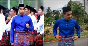 Après avoir obtenu un brevet de fin d'études et un baccalauréat a4 au lycée de fomboni en 1980, siti kassim poursuit ses études à l'université des comores où elle obtient le diplôme d'études supérieures pour l'enseignement aux collèges ruraux en. Penyampai Radio Ini Upload Foto Pakai Baju Melayu Saja Saja Tag Kj Lihat Apa Yang Abah Balas Win Berita Steady