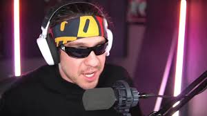 Eddie VR Rap: Battling Demons with Courage and Spanish Words