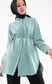 Meski demikian, kadang tidak mudah untuk memadupadankan baju hijau tua dengan jilbab yang biasa dipakai setiap hari. Tampil Menarik Dengan Kombinasi Warna Hijau Untuk Baju Dan Jilbab Intip Yuk Moms