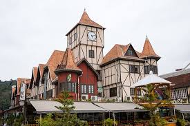 The distance from blumenau to germany's capital berlin (berlin) is approximately 303 km / 188 mi (as the crow flies). Oktoberfest In Der Vila Germanica In Blumenau Vila Germanica Park Blumenau Reisebewertungen Tripadvisor
