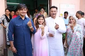 Vivek tiwari's family met up chief minister yogi adityanath. Lok Sabha Elections 2019 Pm Narendra Modi Actor Vivek Oberoi And Family Cast Their Vote Indiatoday