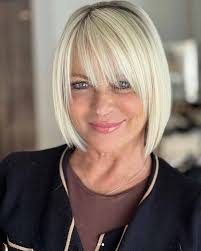 Taglio Capelli Donna Look Per 50enni Dei Capelli Nuovi Tagli Capelli 2022