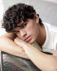 Victor Isaac's Instagram, Twitter & Facebook