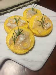 Tagliate la polenta a fette, ungete queste ultime d'olio e passatele sulla piastra o nella bistecchiera 2 minuti per lato, poi servitele calde con il lardo, condendo con il pepe. Crostino Di Polenta E Lardo Di Colonnata Igp Le Ricette Di Michi