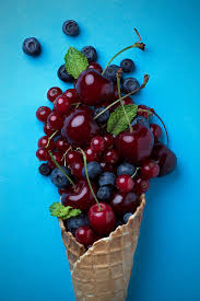 Photo By Vanessa Strub Photographe Culinaire A Lyon Fruits Rouges Cone De Glace Fruits And Ice Cream Cone By French Foo Avec Images Culinaire Alimentation Photo De Plats