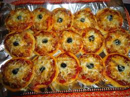 Recette Du Mini Pizza Au Thon Et Au Fromage Recette Tunisienne Food Snapchat Food Real Food Recipes