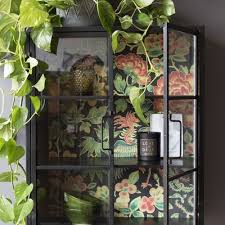Diy Papier Peint Pour Customiser Des Etageres Deco Etagere Deco Papier Peint Vitrine Murale