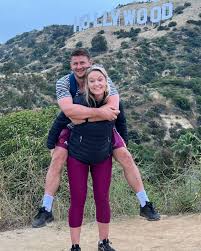 USA Travel Buddy 🍔 #love #usa#usatravel#instagood #yankeestadium  #foodporn#beautiful #nyc #disneyland#walkoffame#america