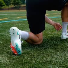 Nike Flash Crimson Pack Mercurial Vapor 13 Elite Fg Soccer Cleat White Flash Crimson Platinum Video Chuteiras De Futebol Chuteiras Nike Chuteiras