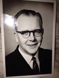 My Dad, Howard James Wood, a Bwl boy, born and raised at Llwyn Onn, Clive  Terrace, passed away this year aged 88. He left for work in Nottingham in  1959, often returning