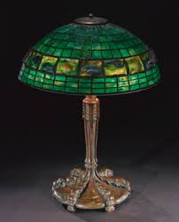 Tiffany Studios Geometric And Lighting Sotheby S N09127lot6vpk6en In 2020 Tiffany Lampen Antike Lampe Glaslampen