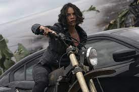 Hobbs & shaw amikor egy kibergenetikusan felturbózott anarchista megkaparint egy alattomos biofegyvert. Halalos Iramban 9 2021 Mozipremierek Hu