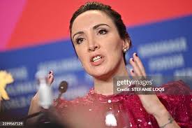 22 Photos & High Res Pictures