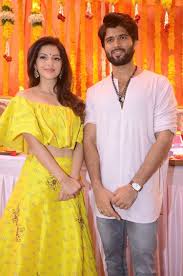 Arjun Reddy Fame Vijay Devarakonda New Movie Opening Stills Actors Actresses Actors Vijay Devarakonda Vijay devarakonda real life wife | vijay devarakonda & rashmika mandana relationship. arjun reddy fame vijay devarakonda new