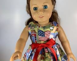 Vestido patriótico con banderas y casas escolares, Tierra de los Libres y  Valientes, hecho para adaptarse a muñecas de 18 pulgadas como American Girl  Dolls otros