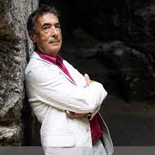 Flüchtig tells the story of a failed marriage. Hubert Von Goisern