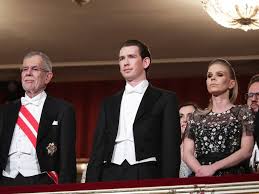 Zu sehen sind die zuckerl der damenspende für den wiener opernball 2019. 62 Opernball Mit Viel Prominenz Und Einer Nackt Aktivistin Sn At