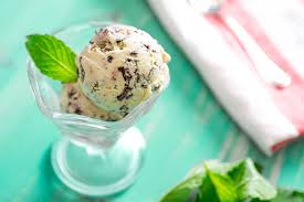 Glace Menthe Chocolat Au Thermomix Recette En 2020 Glace Menthe Chocolat Creme Glacee Keto Recette Glace