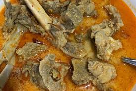 Tak hanya daging, bagian kambing lainnya juga ikut dimasukkan, seperti gajih, jeroan, dan rusuk. 5 Resep Gulai Kambing Untuk Hidangan Spesial Di Idul Adha