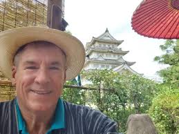 American tour guide in Japan offering personalized tours