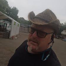 🖤🤍To all my friends, followers and haters, I wish you all a happy new  year and much success for 2026! Keep