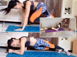 अमायरा दस्तुर एक भारतीय चलचित्र अभिनेत्री हुन् । चलचित्रअन. Amyra Dastur Took Trendy Fitness Challenge Workouts In A Avery Unique Way à¤…à¤® à¤¯à¤° à¤¦à¤¸ à¤¤ à¤° à¤¨ à¤² à¤¯ à¤Ÿ à¤° à¤¡ à¤« à¤Ÿà¤¨ à¤¸ à¤š à¤² à¤œ à¤— à¤¨ à¤• à¤§ à¤¨ à¤ªà¤° à¤• à¤¯ à¤²à¤— à¤¤ à¤° à¤µà¤° à¤•à¤†à¤‰à¤Ÿ Dainik Bhaskar