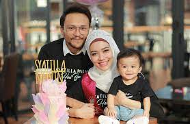 Depa tak salah apa pun kalau hampa rasa depa ni alasan untuk hampa tak boleh nak bekerja. Jangan Samakan Family Awak Dengan Saya Syatilla Melvin Jawab Dakwaan Kasar Dengan Anak