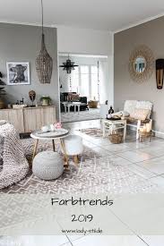 Wandgestaltung Mit Erdigen Tonen Werbung Interior Farbtrends 2019 Wandgestaltung Wande Streichen Tipps Zum Wall Design Colorful Interiors Rugs In Living Room