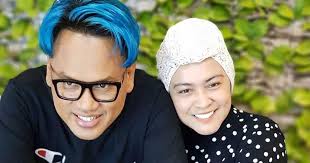 14 tahun ini gue sama joanna waduh nabrak sini, nabrak sana, karena kita enggak mulai dengan kesiapan, 2007 joanna hamil, tutur raditya saat itu. Perjuangan Istri Uya Kuya Untuk Mualaf Dimaki Dan Tak Boleh Salat