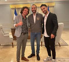 HCH En Vivo - #hchnoticias Luisito Comunica visita a Nayib Bukele,  presidente de El Salvador. | Facebook