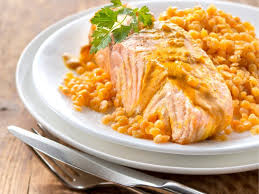 Pave De Saumon A La Creme De Curcuma Et Lentilles Corail Recettes Recette Recette Pave De Saumon Recettes De Cuisine Recette