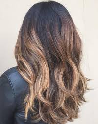 Gli strati nei capelli portano volume, fanno apparire le ciocche sottili più piene, e sono davvero un . Top 50 Taglio Scalato Lungo Per Il 2022 Capellidistile It