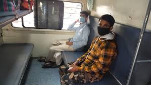 The man slipped while trying to board a moving train at the lokmanya tilak terminus (ltt) in mumbai's kurla. Central Railway On Twitter Passengers In 01071 Ltt Varanasi Special Train Just Before Departure From Lokmanya Tilak Terminus Unite2fightcorona Https T Co Y2eoprpg58