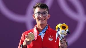 He won the silver medal in the recurve junior men team event at the 2013 world archery youth championships in wuxi, china. 4mrkhzzpsxry M