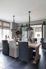 marit hazeleger harskamp eetkamer eettafel stoelen gecapitonneerd industriele lampen stofferen stoel lampen eettafel huis interieur