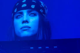 Debuts mas grandes para un cortometraje en youtube #1. “All Too Well: The  Short Film” — 16.8M #2. “brighter days ahead” — 3.2M