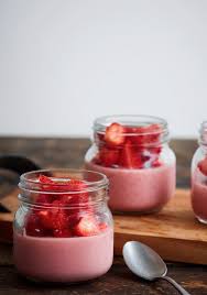 Petits Poudings Aux Fraises Aux Framboises Au Chocolat Blanc Trois Fois Par Jour Recipe Yummy Food Dessert Food Dessert Recipes