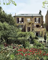 House Garden Magazine On Instagram The Garden Of This South London House Is Something That Has Backyard House Small Backyard Gardens London House Exterior