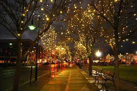 How To Take Pictures Of Holiday Lights That Actually Look Awesome Christmas Light Photography Christmas Lights Outside Outdoor Christmas Lights