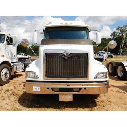 International 9200I-SBA-4X2-2004 Cab & Chassis Truck